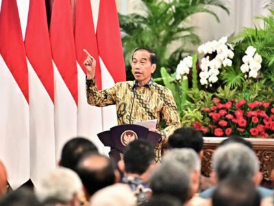 Jokowi Orasi di podium