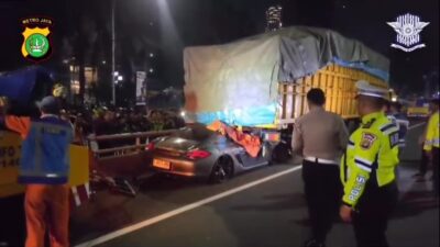 porsche kecelakaan didalam tol Jakarta