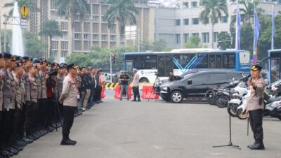 Kapolres Metro Jakarta Pusat Kombes Susaatyo Purnomo Condro memimpin apel pasukan pengamanan pesta rakyat HUT Bhayangkara di Monas. (Dok. Istimewa)